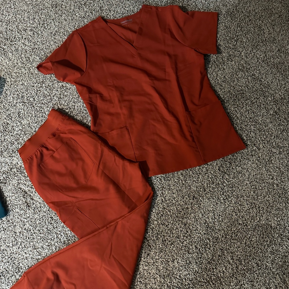 MANDALA SCRUB SET NEVER WORN!!!
